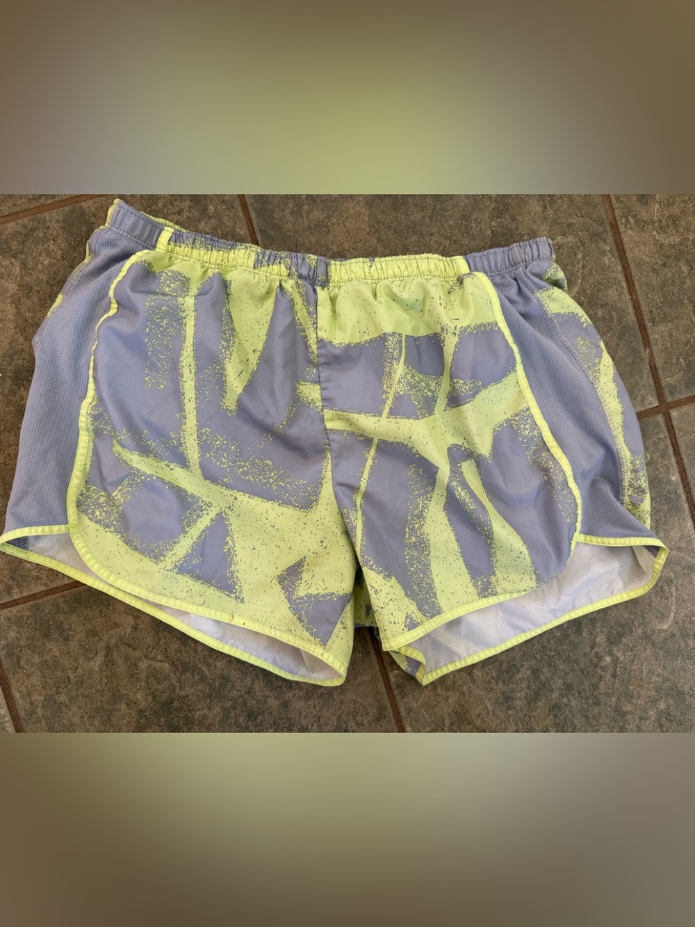 🎀3/$25🎀 Champion Women’s Two-Tone Athletic Shorts in Pale Yellow and Gray